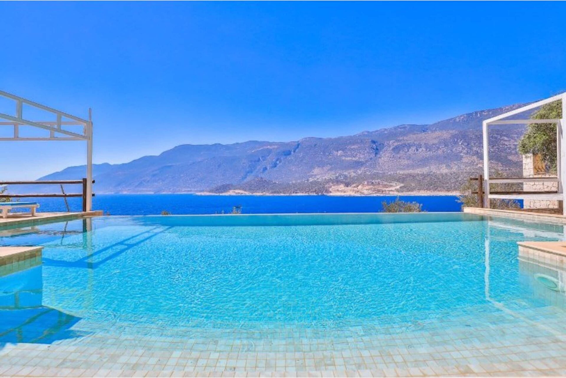 Infinity pool overlooking the Mediterranean